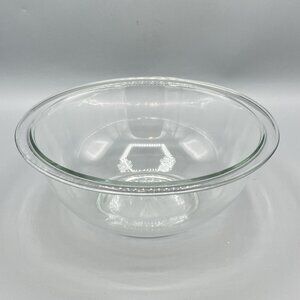 Pyrex #323 1.5 Liter Clear Rimmed Nesting Mixing Bowl Circular Pattern Bottom